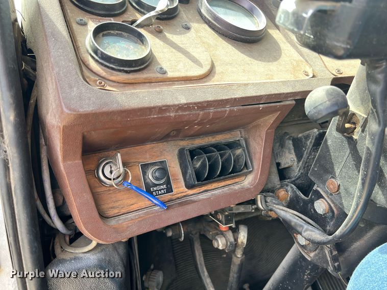 image for item MY9783 1993 White GMC WHL  semi truck