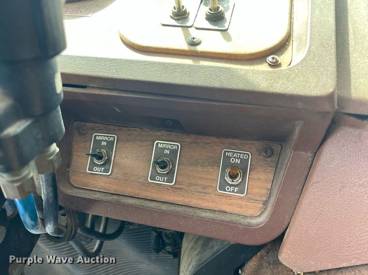 image for item MY9783 1993 White GMC WHL  semi truck