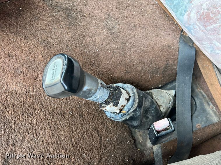 image for item MY9783 1993 White GMC WHL  semi truck