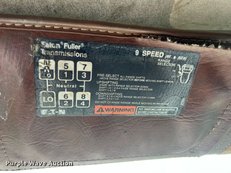 image for item MY9783 1993 White GMC WHL  semi truck