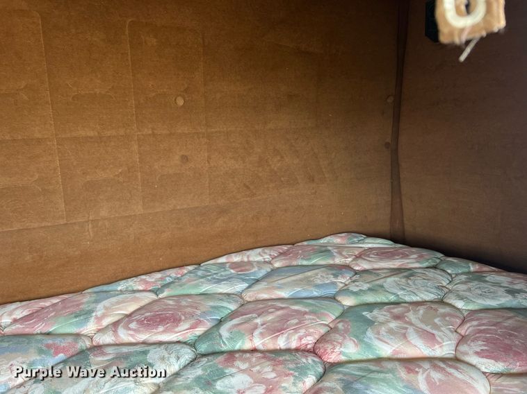 image for item MY9783 1993 White GMC WHL  semi truck