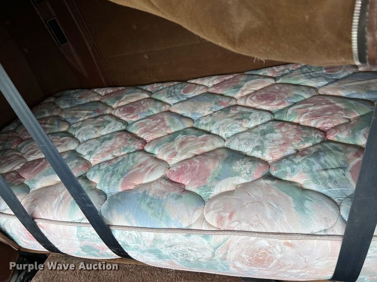 image for item MY9783 1993 White GMC WHL  semi truck