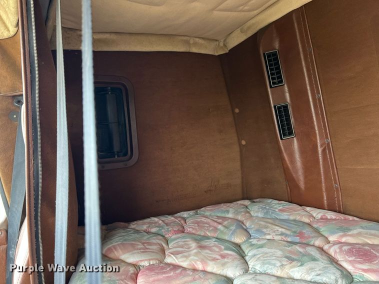 image for item MY9783 1993 White GMC WHL  semi truck