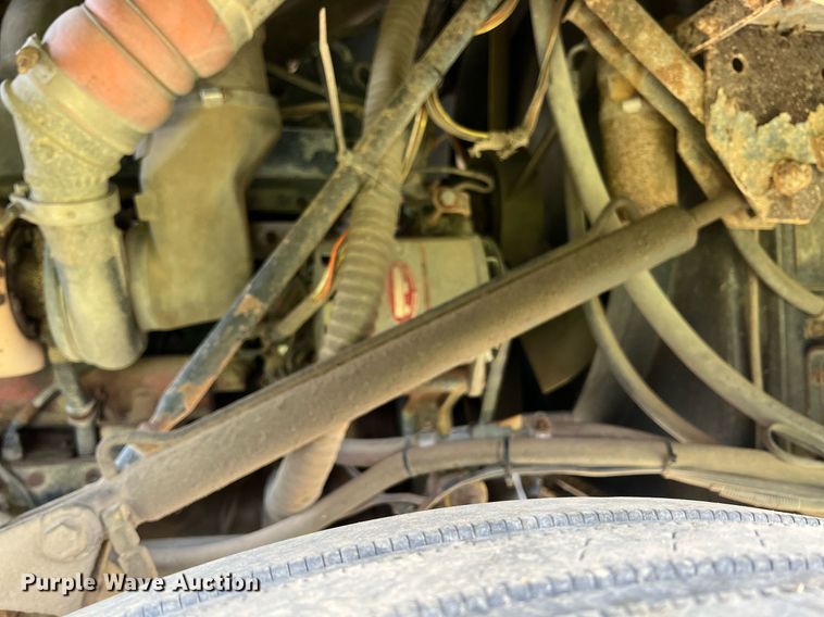 image for item MY9783 1993 White GMC WHL  semi truck