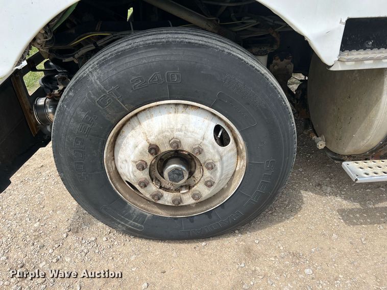 image for item MY9783 1993 White GMC WHL  semi truck