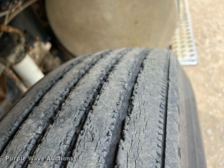 image for item MY9783 1993 White GMC WHL  semi truck