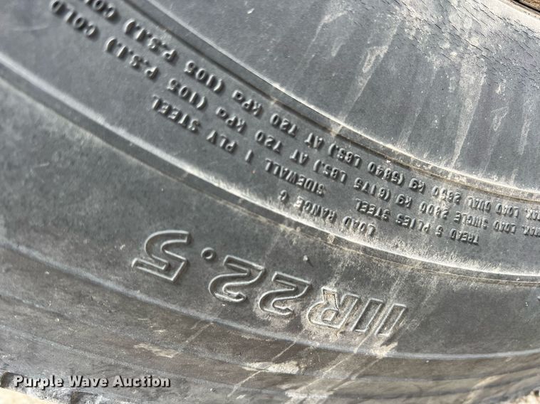 image for item MY9783 1993 White GMC WHL  semi truck