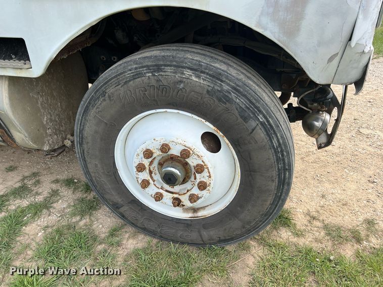 image for item MY9783 1993 White GMC WHL  semi truck