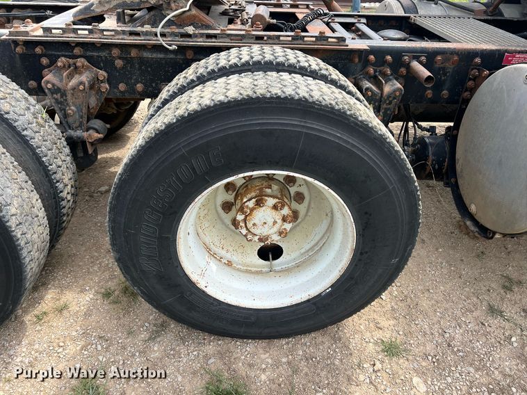 image for item MY9783 1993 White GMC WHL  semi truck