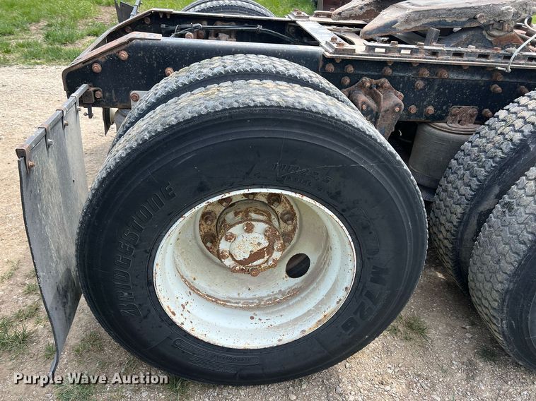 image for item MY9783 1993 White GMC WHL  semi truck