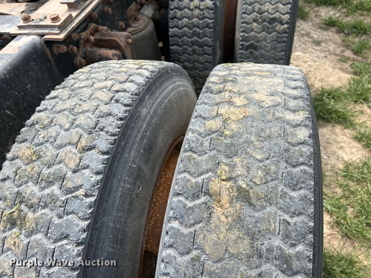 image for item MY9783 1993 White GMC WHL  semi truck