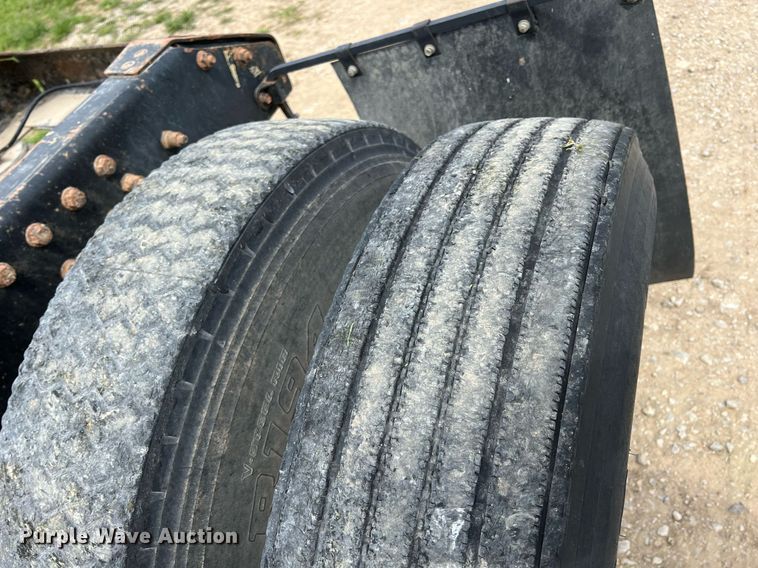 image for item MY9783 1993 White GMC WHL  semi truck