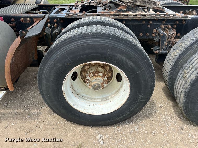 image for item MY9783 1993 White GMC WHL  semi truck