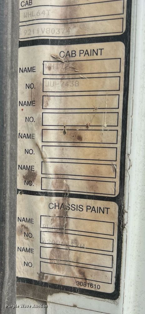 image for item MY9783 1993 White GMC WHL  semi truck