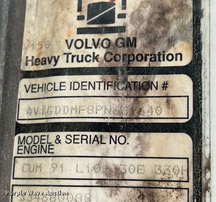 image for item MY9783 1993 White GMC WHL  semi truck