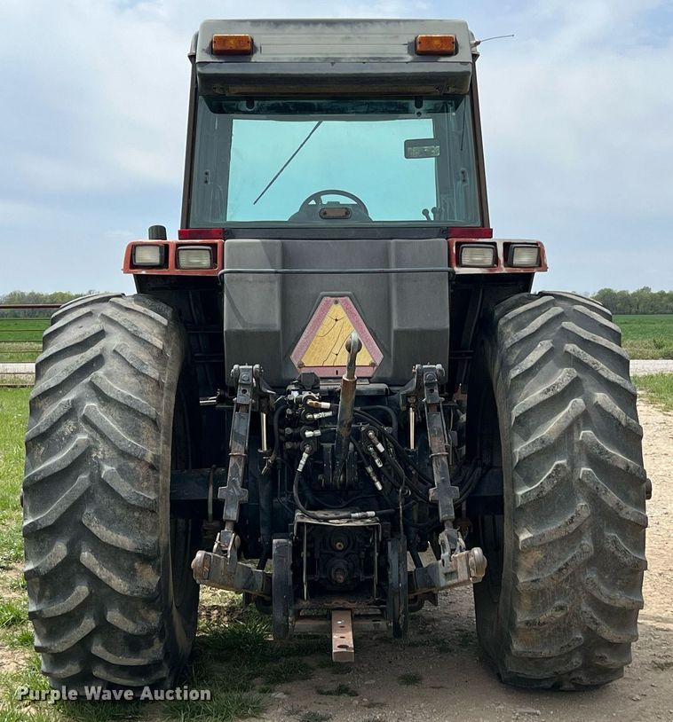 image for item MY9784 1989 Case IH 7130  tractor