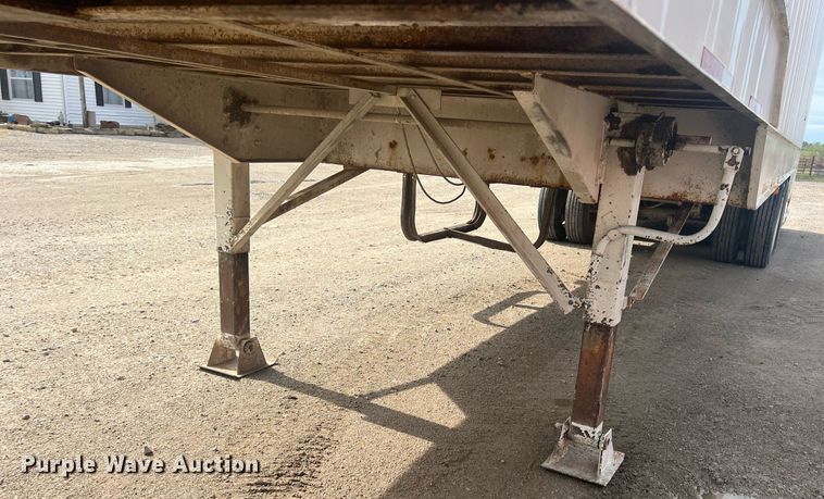 image for item MY9786 2002 Ground Loader  livestock trailer