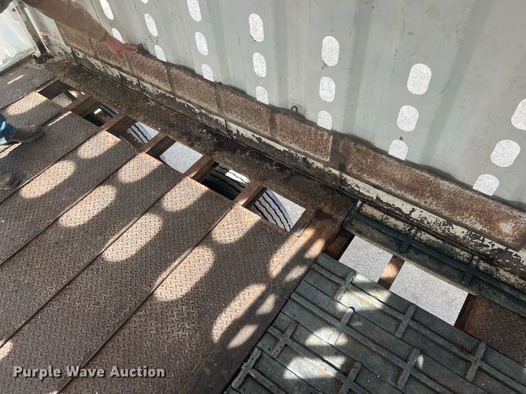 image for item MY9786 2002 Ground Loader  livestock trailer