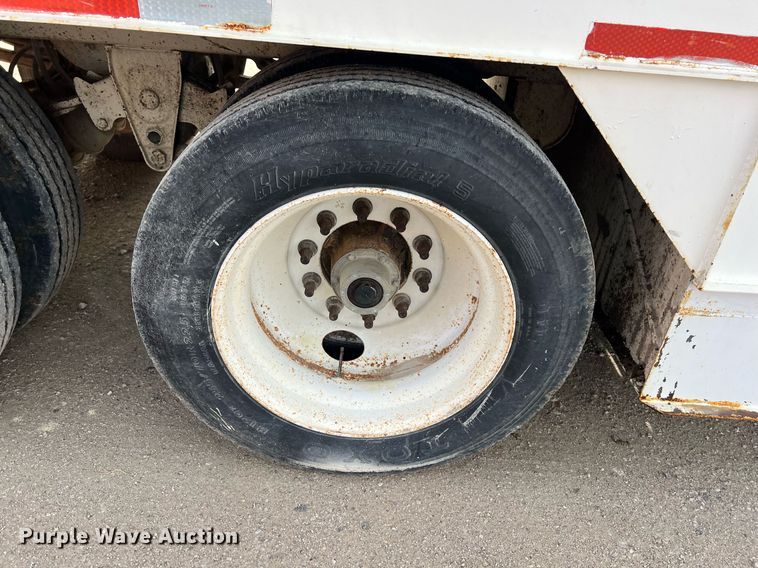 image for item MY9786 2002 Ground Loader  livestock trailer