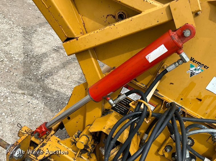 image for item MY9788 1996 Vermeer BB256  bale processor