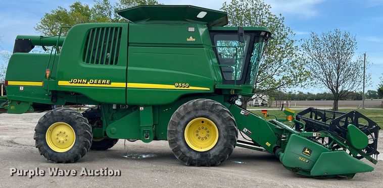 image for item MY9789 2001 John Deere 9550  combine
