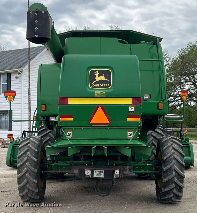 image for item MY9789 2001 John Deere 9550  combine