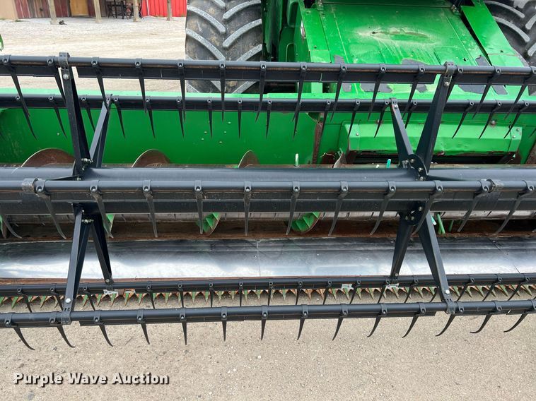 image for item MY9789 2001 John Deere 9550  combine