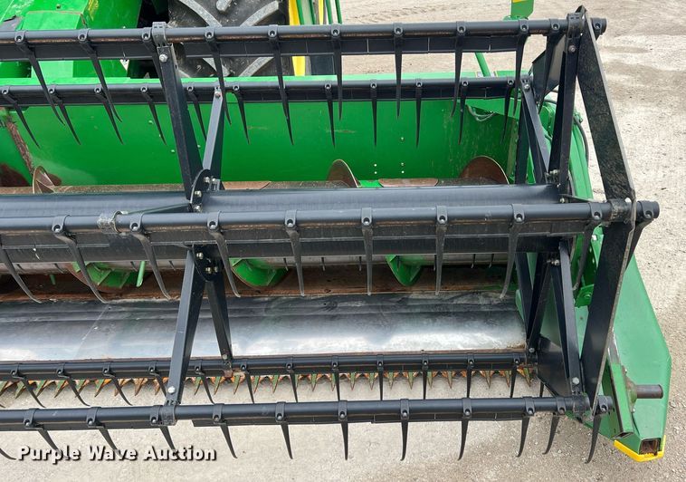 image for item MY9789 2001 John Deere 9550  combine