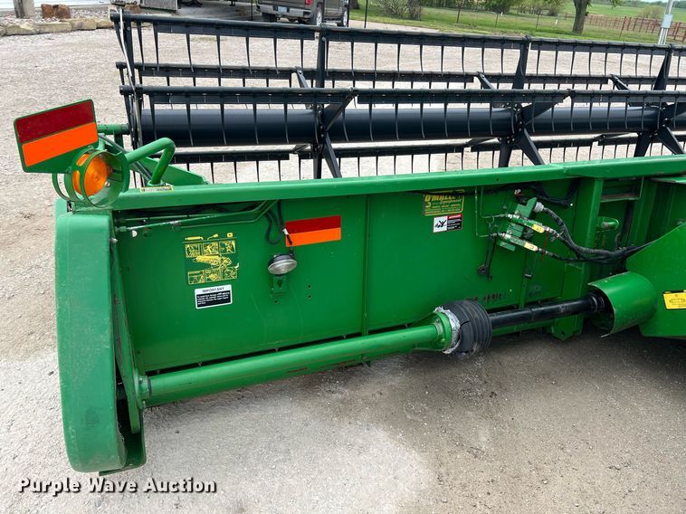 image for item MY9789 2001 John Deere 9550  combine