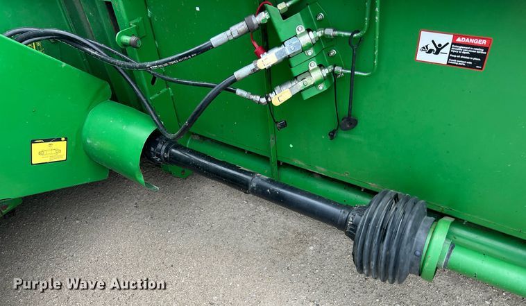 image for item MY9789 2001 John Deere 9550  combine