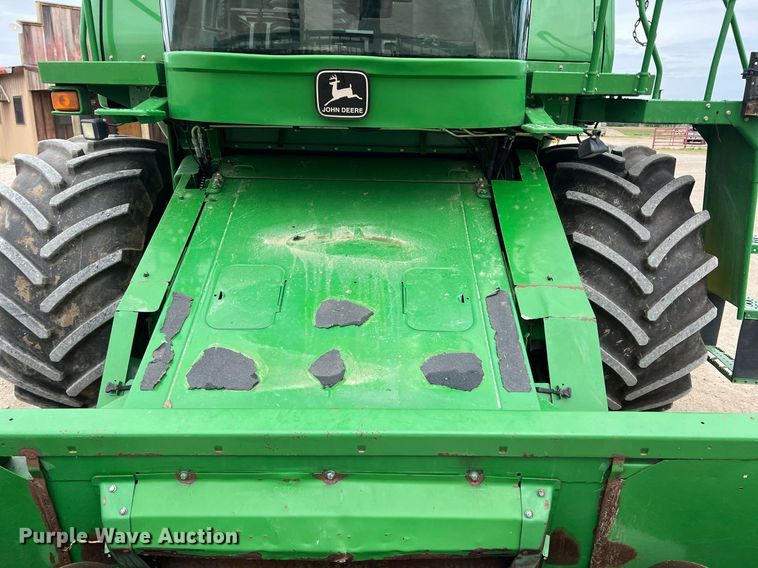 image for item MY9789 2001 John Deere 9550  combine