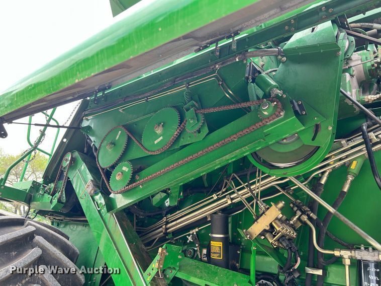 image for item MY9789 2001 John Deere 9550  combine