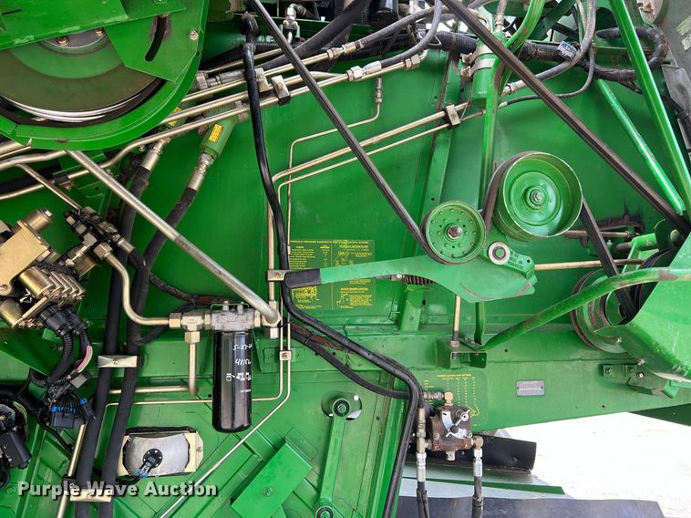 image for item MY9789 2001 John Deere 9550  combine