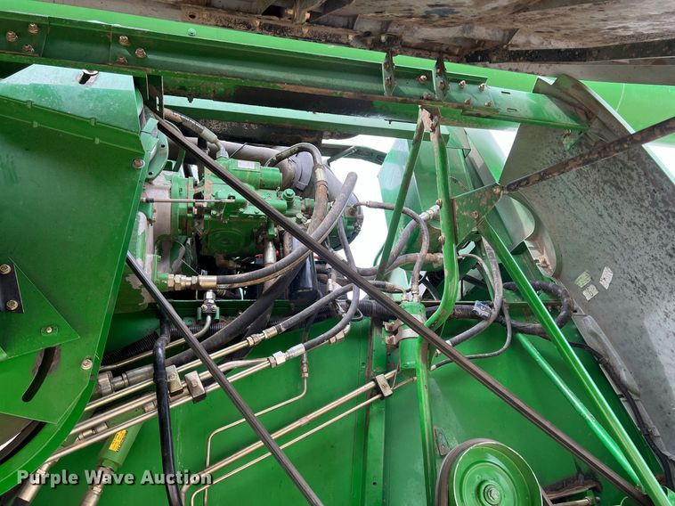 image for item MY9789 2001 John Deere 9550  combine