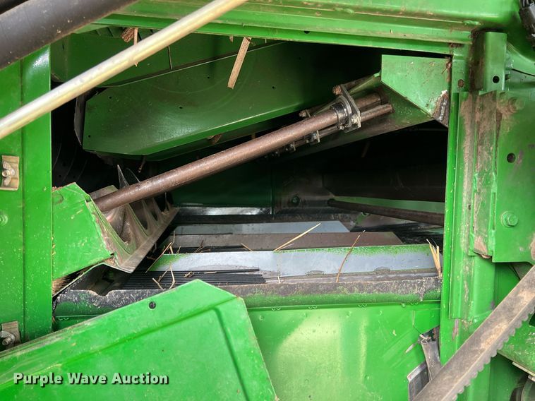 image for item MY9789 2001 John Deere 9550  combine