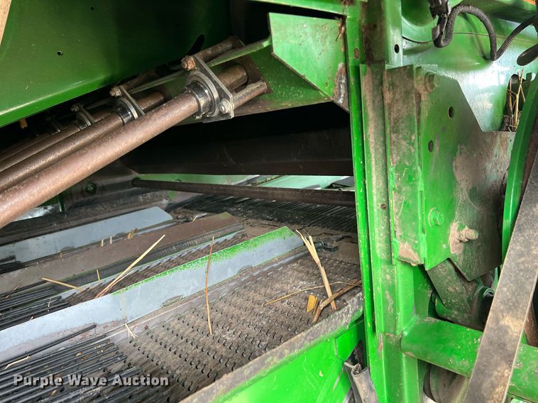image for item MY9789 2001 John Deere 9550  combine