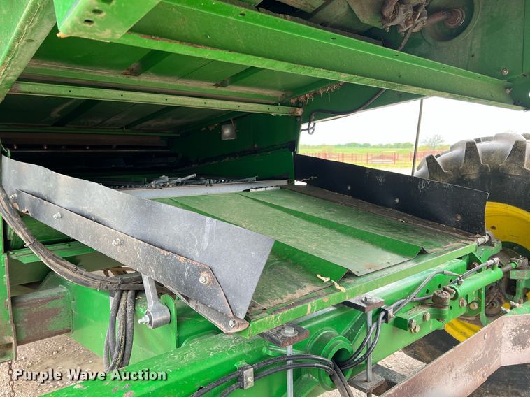 image for item MY9789 2001 John Deere 9550  combine