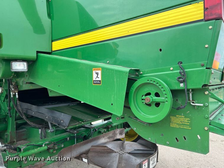 image for item MY9789 2001 John Deere 9550  combine