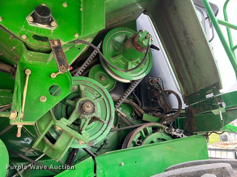 image for item MY9789 2001 John Deere 9550  combine