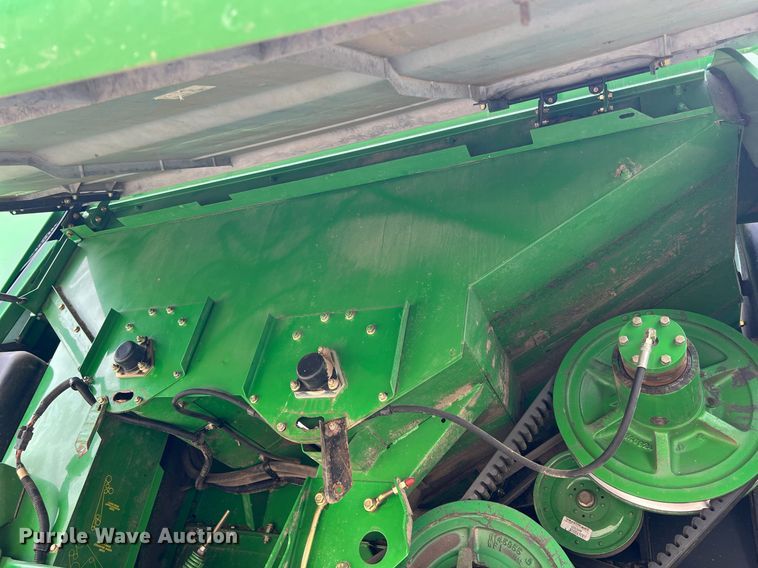 image for item MY9789 2001 John Deere 9550  combine