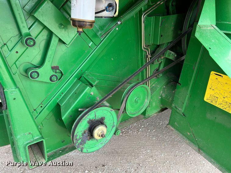 image for item MY9789 2001 John Deere 9550  combine