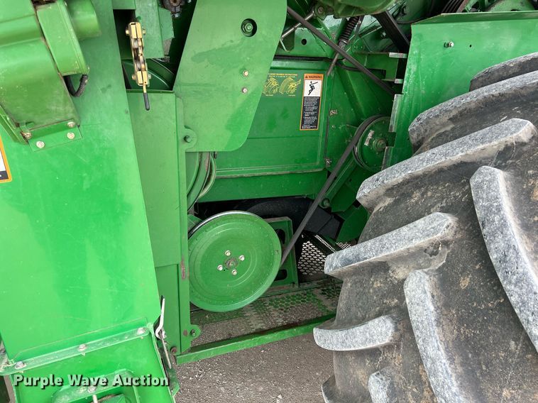 image for item MY9789 2001 John Deere 9550  combine