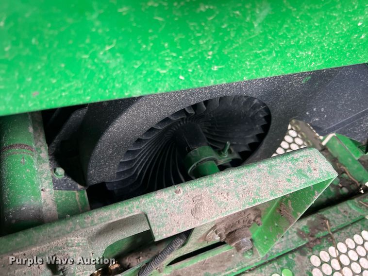 image for item MY9789 2001 John Deere 9550  combine