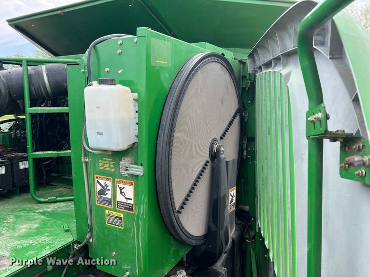image for item MY9789 2001 John Deere 9550  combine