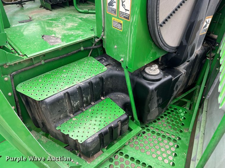 image for item MY9789 2001 John Deere 9550  combine