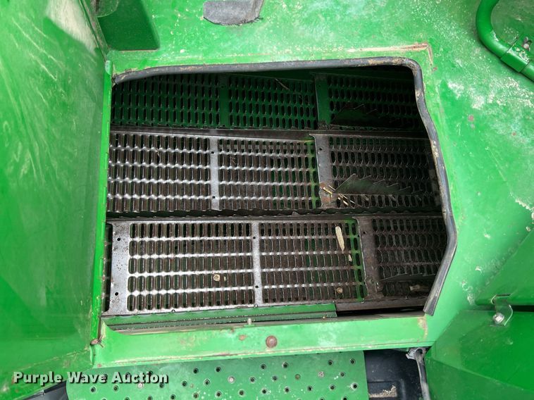 image for item MY9789 2001 John Deere 9550  combine