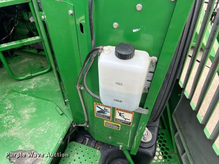 image for item MY9789 2001 John Deere 9550  combine