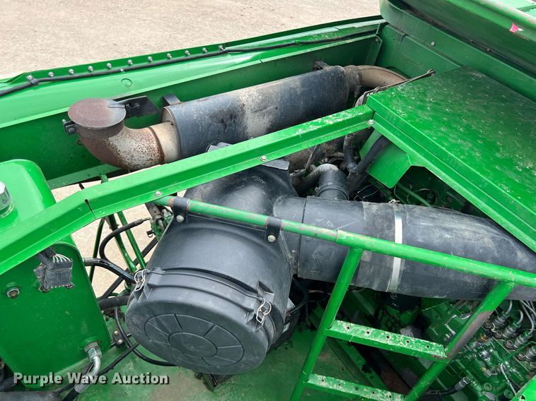 image for item MY9789 2001 John Deere 9550  combine