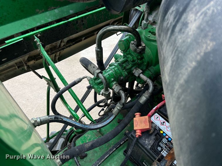 image for item MY9789 2001 John Deere 9550  combine