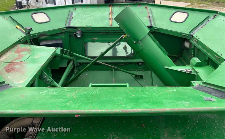 image for item MY9789 2001 John Deere 9550  combine
